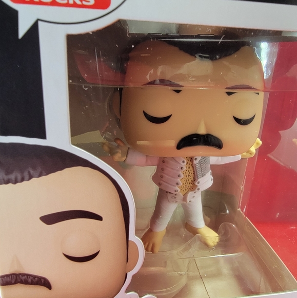 Freddy Mercury, I was born to love you funko # 375 (nib) with pop protector - Picture 3 of 7
